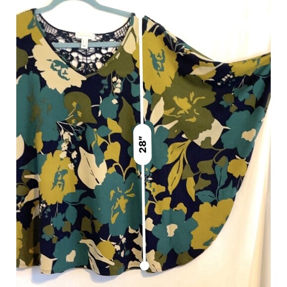 Susan Graver Knit Macrame Floral & Leaf Design Poncho Women’s Size Small - Picture 11 of 12